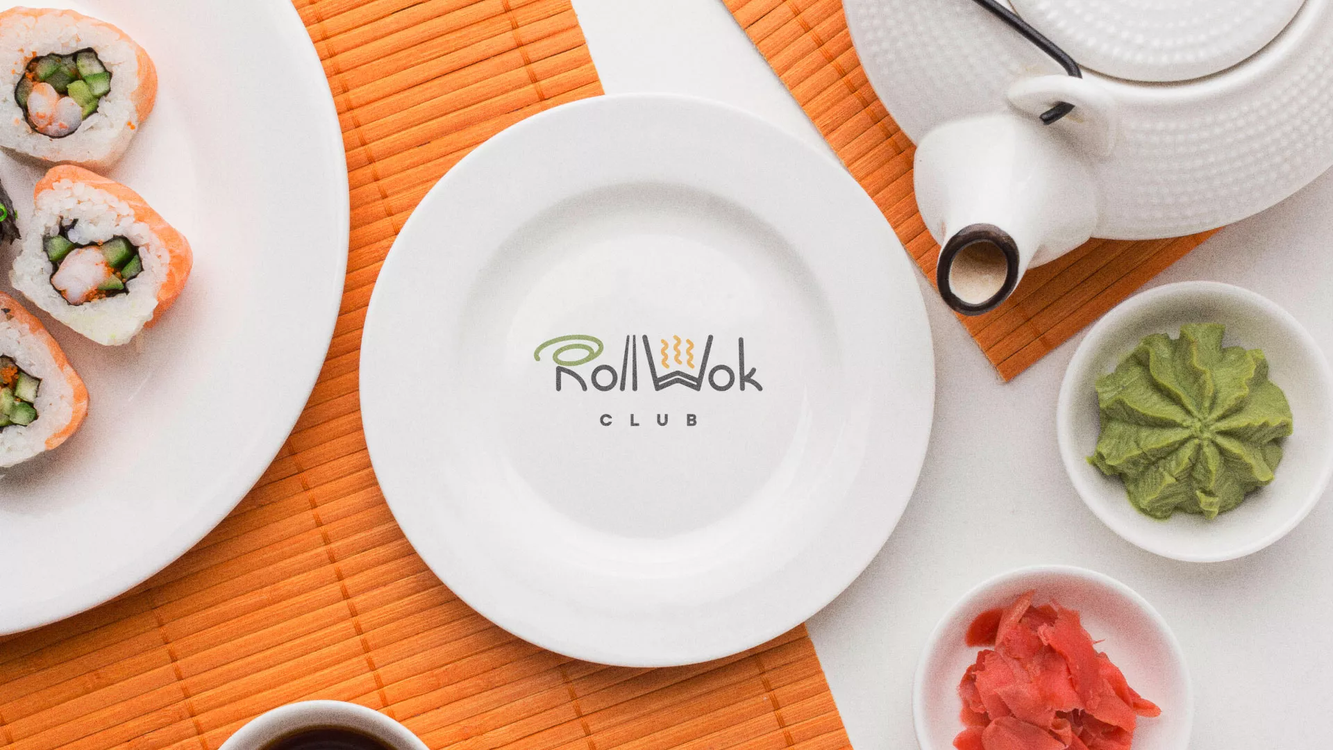 Разработка логотипа и фирменного стиля суши-бара «Roll Wok Club» в Райчихинске